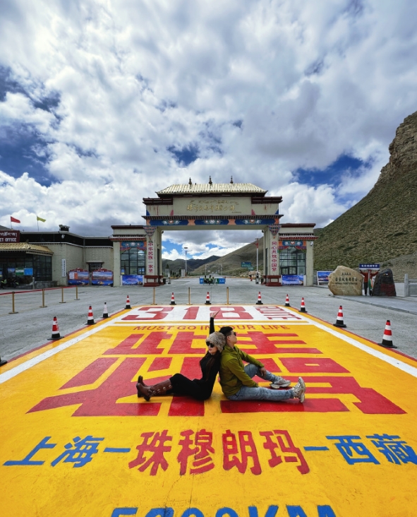 Tibet Tour: Sichuan-Tibet 318 + Mount Everest + Lhasa 12-Day Adventure